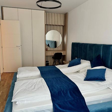 Luxury Blue Apartment Iasi Exterior photo